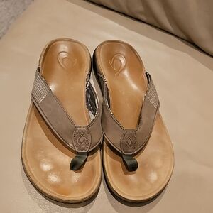 OLUKAI MENS Brown Flip Flop Sandals